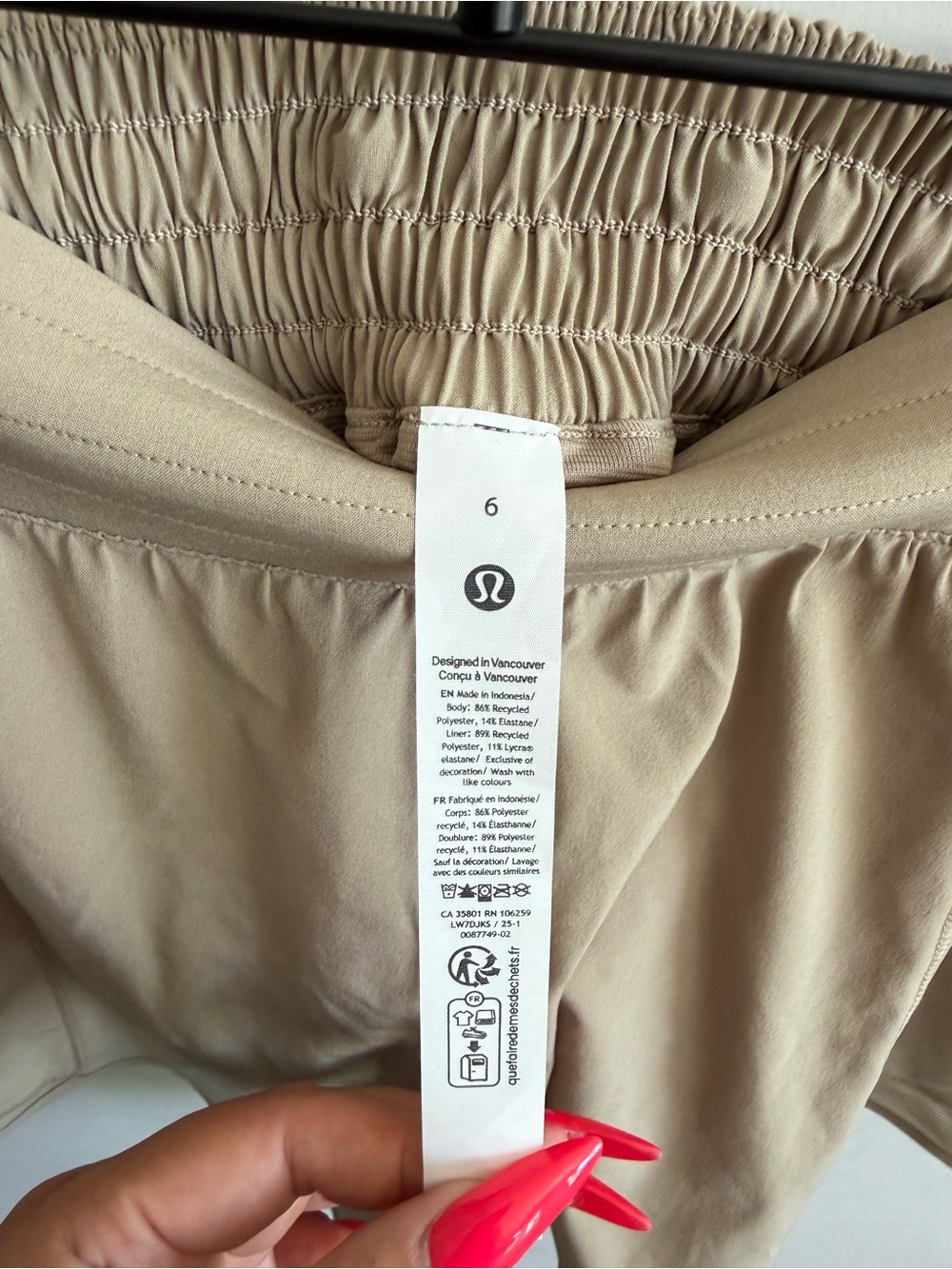 LULULEMON Hotty Hot High Rise Lined Shorts 4” in Sheer Oak - Picture 6 of 7